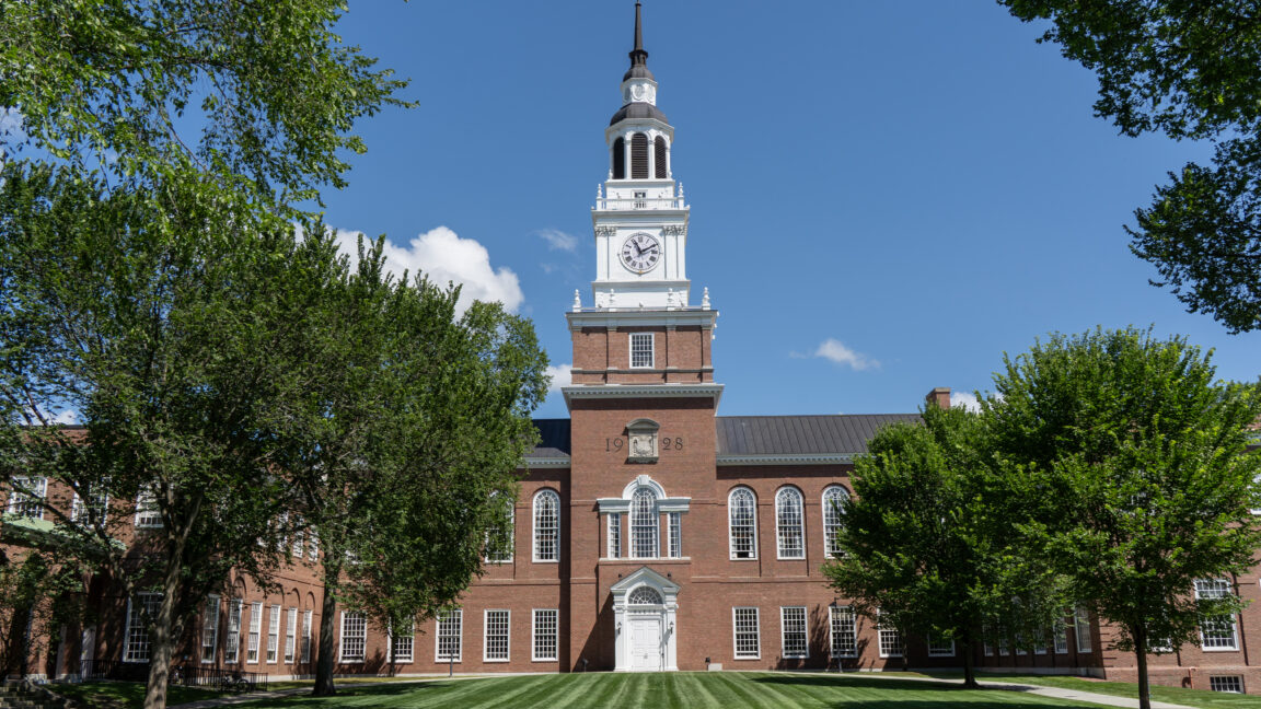 Santiago Schnell rời Dartmouth College sau vụ dùng AI
