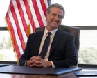 Newsom ký luật bảo vệ lao động California trước AI