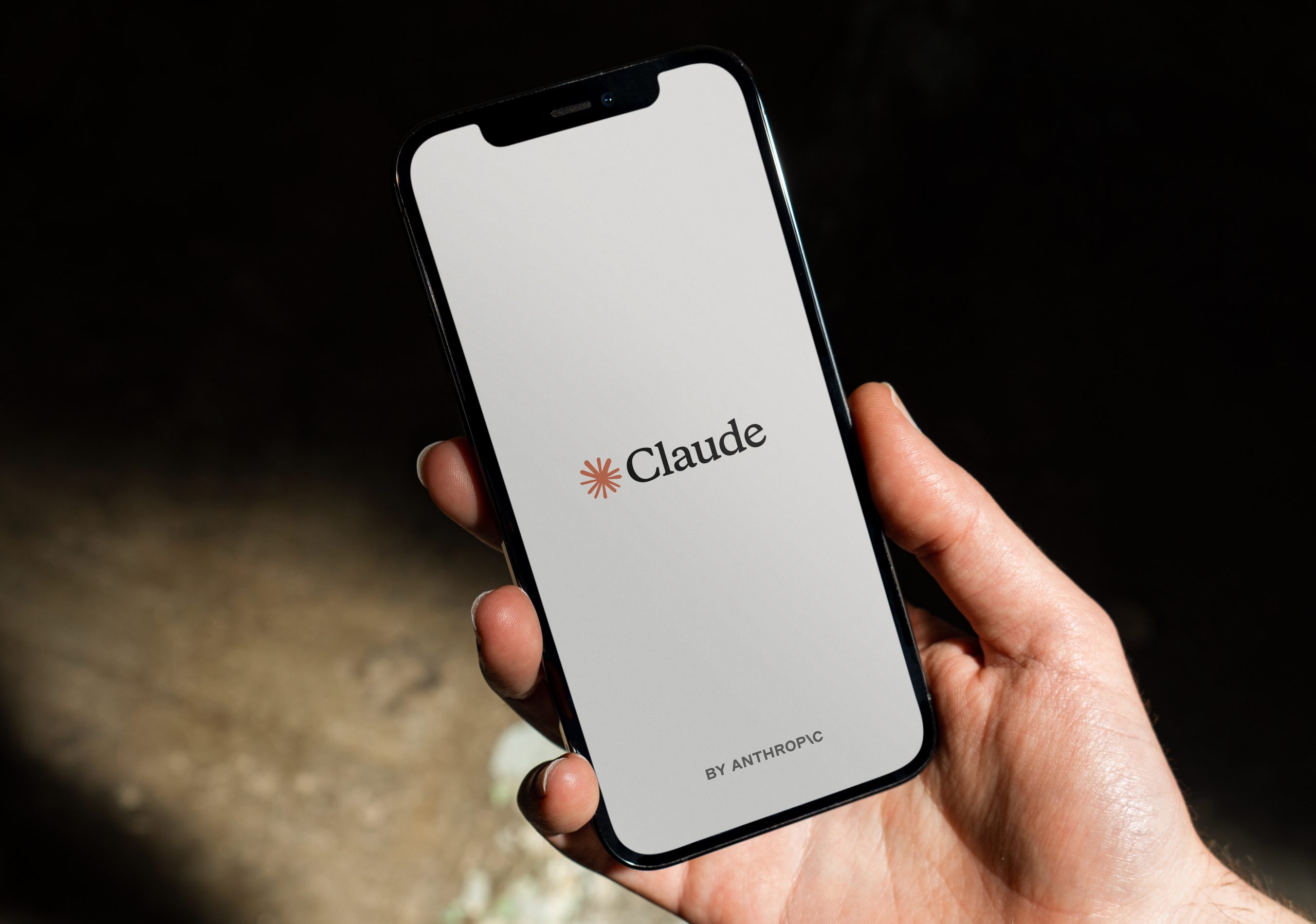 Anthropic gộp bộ nhớ của Claude chat và Cowork, cho phép xem sửa xoá chủ đề nhớ
