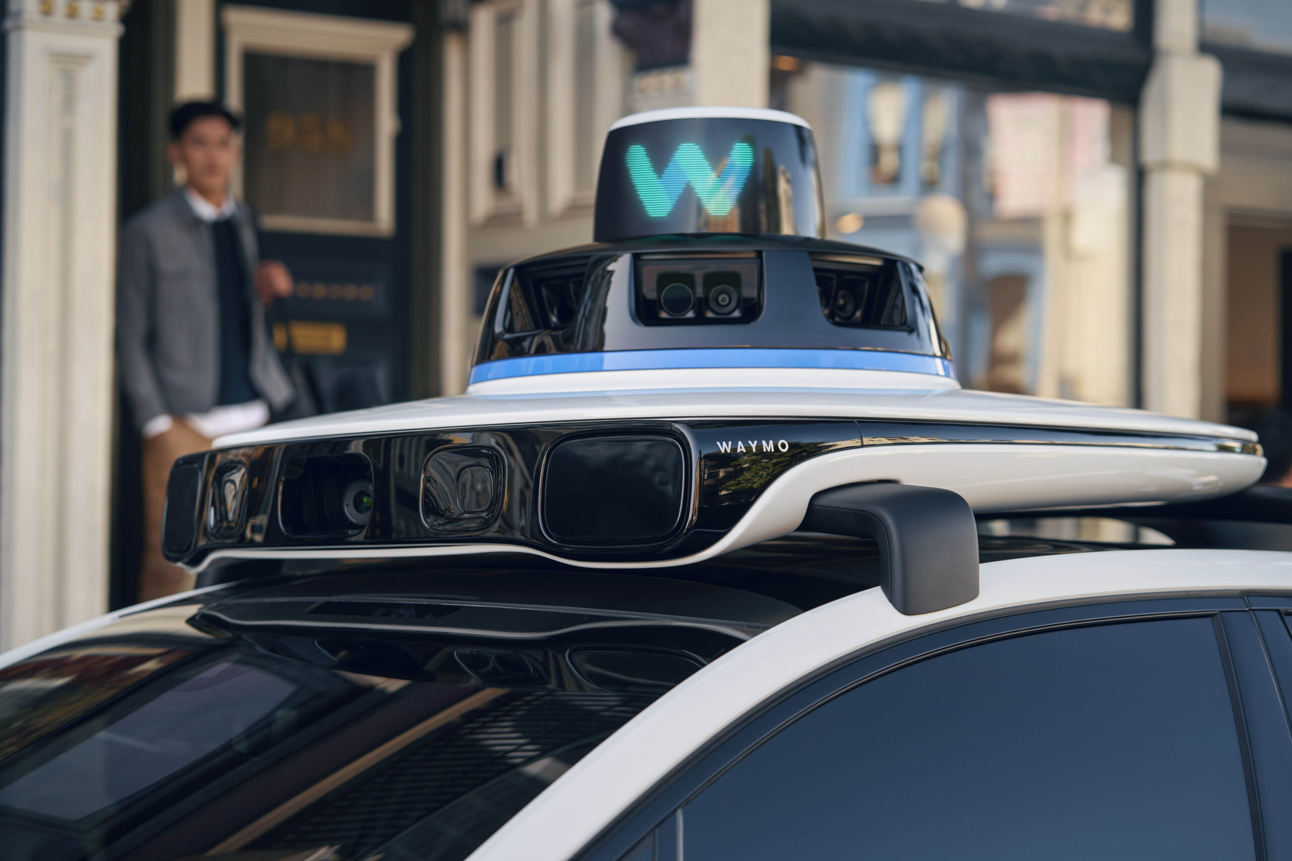 Waymo tự thiết kế chip cho robotaxi, giảm phụ thuộc vào Nvidia