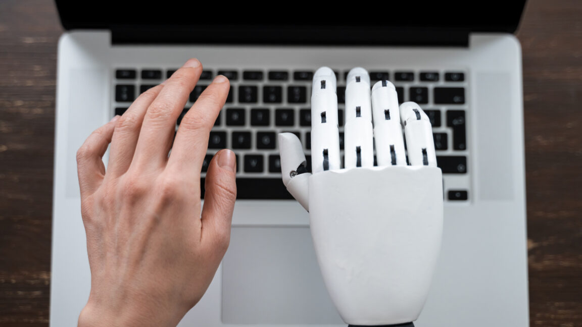 AI agent tạo nhiều code hơn nhưng không tăng phần mềm