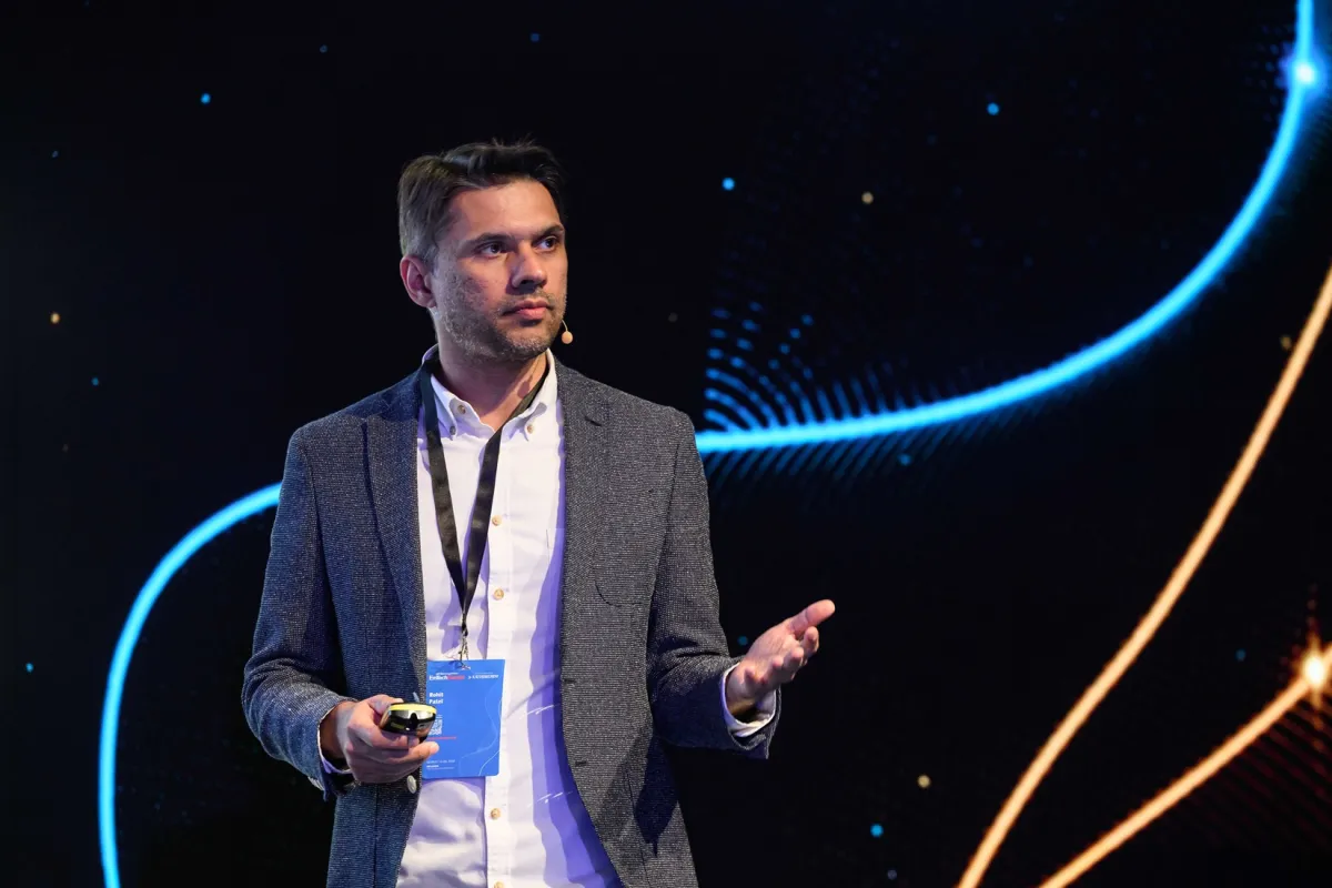 Rohit Patel rời Meta để lập startup Ndoc