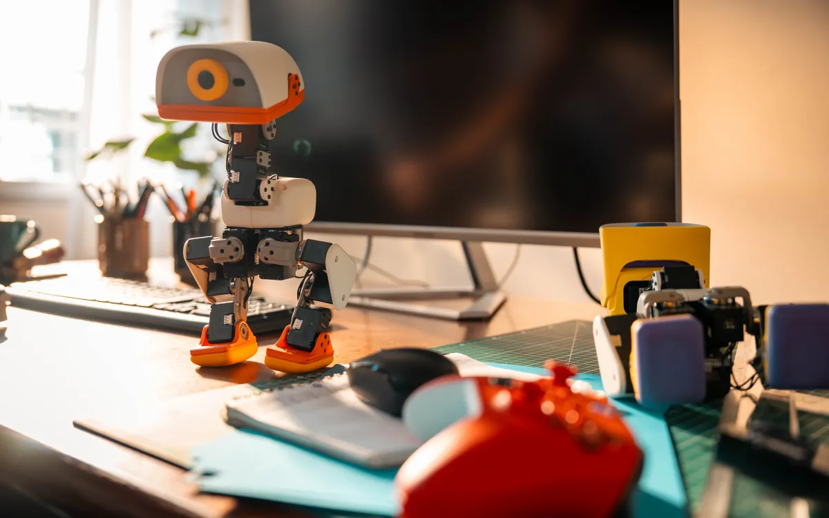 Hugging Face bán robot vịt Microduck giá 399 đô la