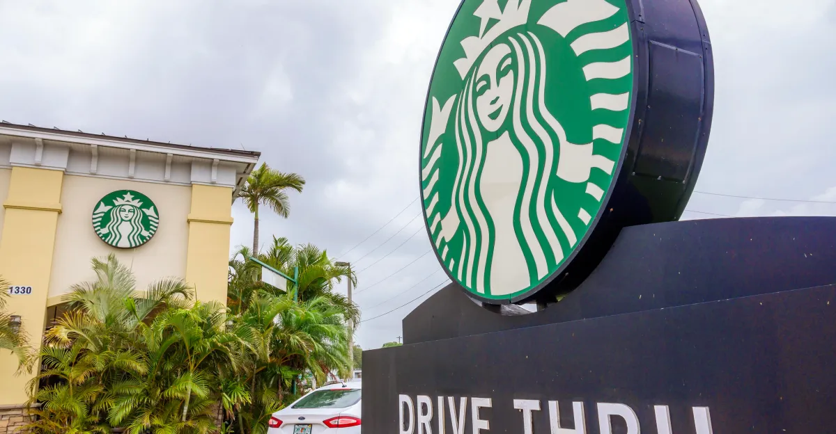 Starbucks thử thực đơn số cá nhân hóa ở quầy phục vụ trên xe