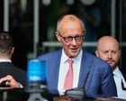 Thủ tướng Đức Friedrich Merz mang thông điệp của Giáo hoàng về AI làm sách đọc kỳ nghỉ