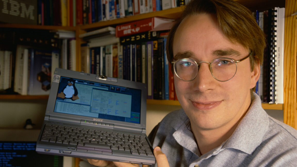 Linus Torvalds phản hồi người phản đối dùng AI trong phát triển Linux
