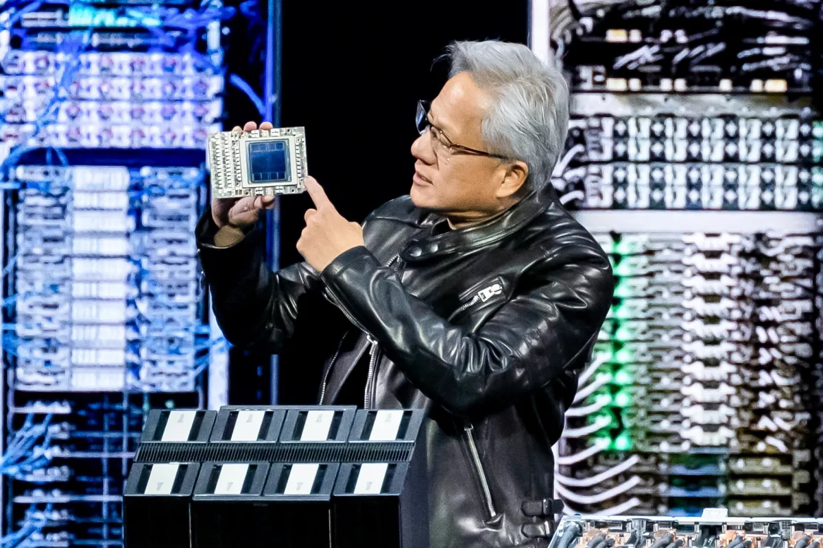 Amazon tung TorchNeuron để đưa AI sang chip Trainium