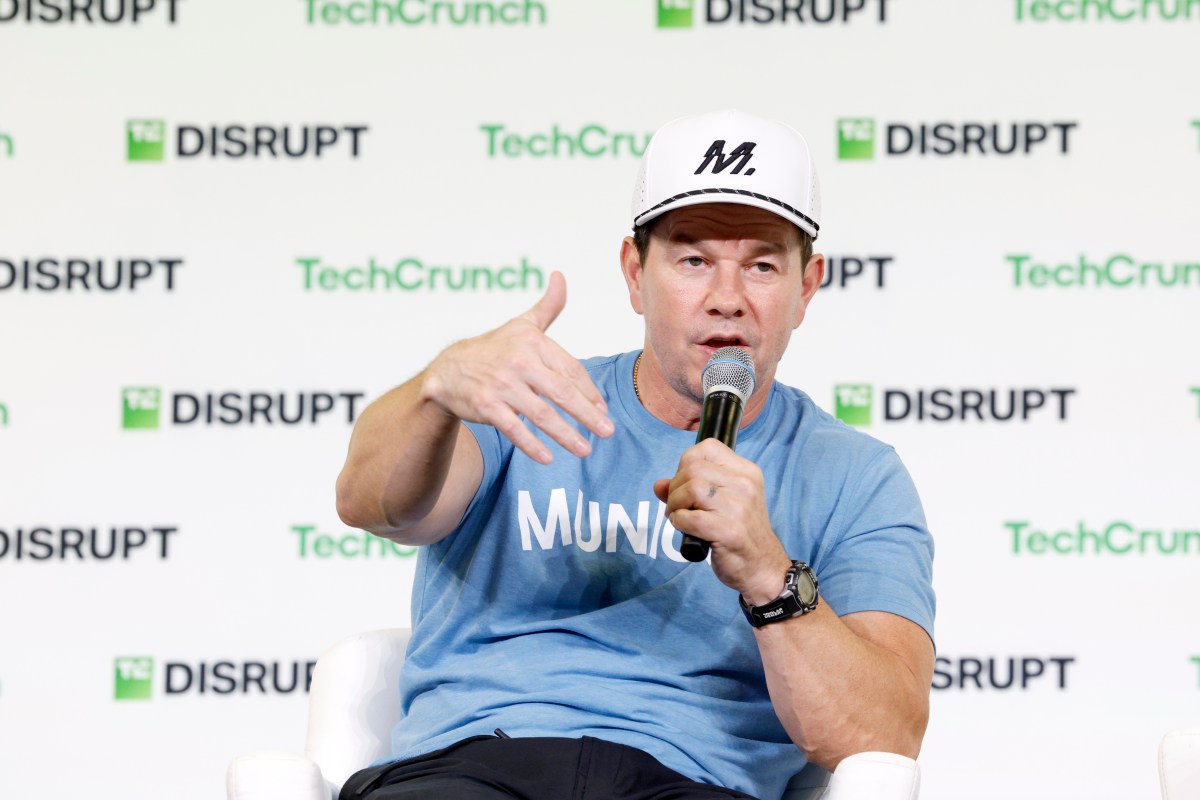 Mark Wahlberg cởi mở với bản sao AI của mình
