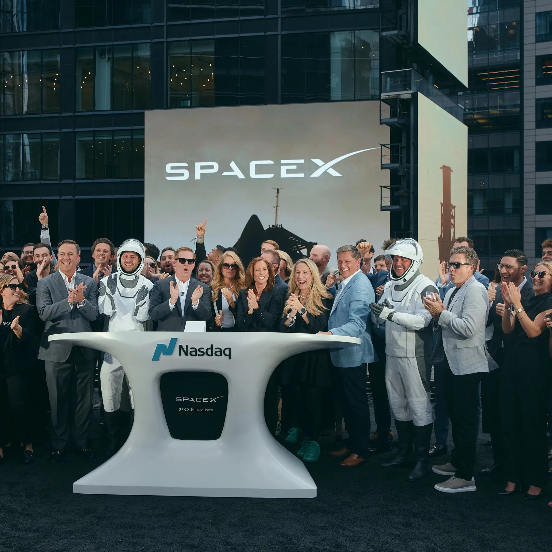 SpaceX báo lãi khi AI chiếm 52% thu nhập