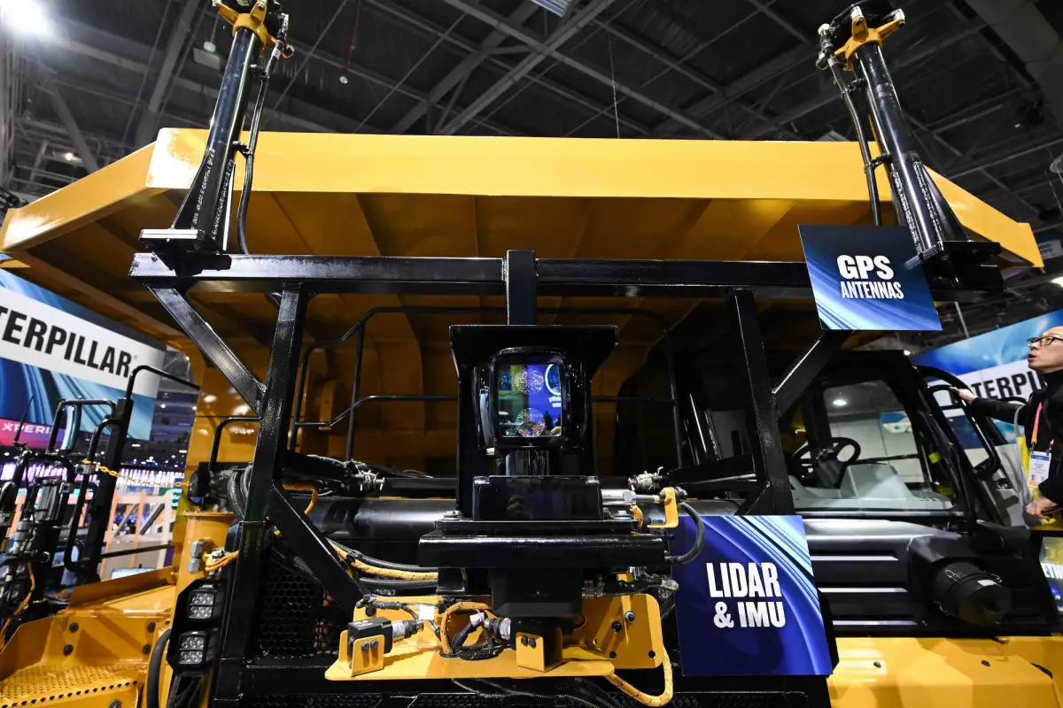 Caterpillar áp dụng AI từ kinh nghiệm tự động hóa khai thác mỏ