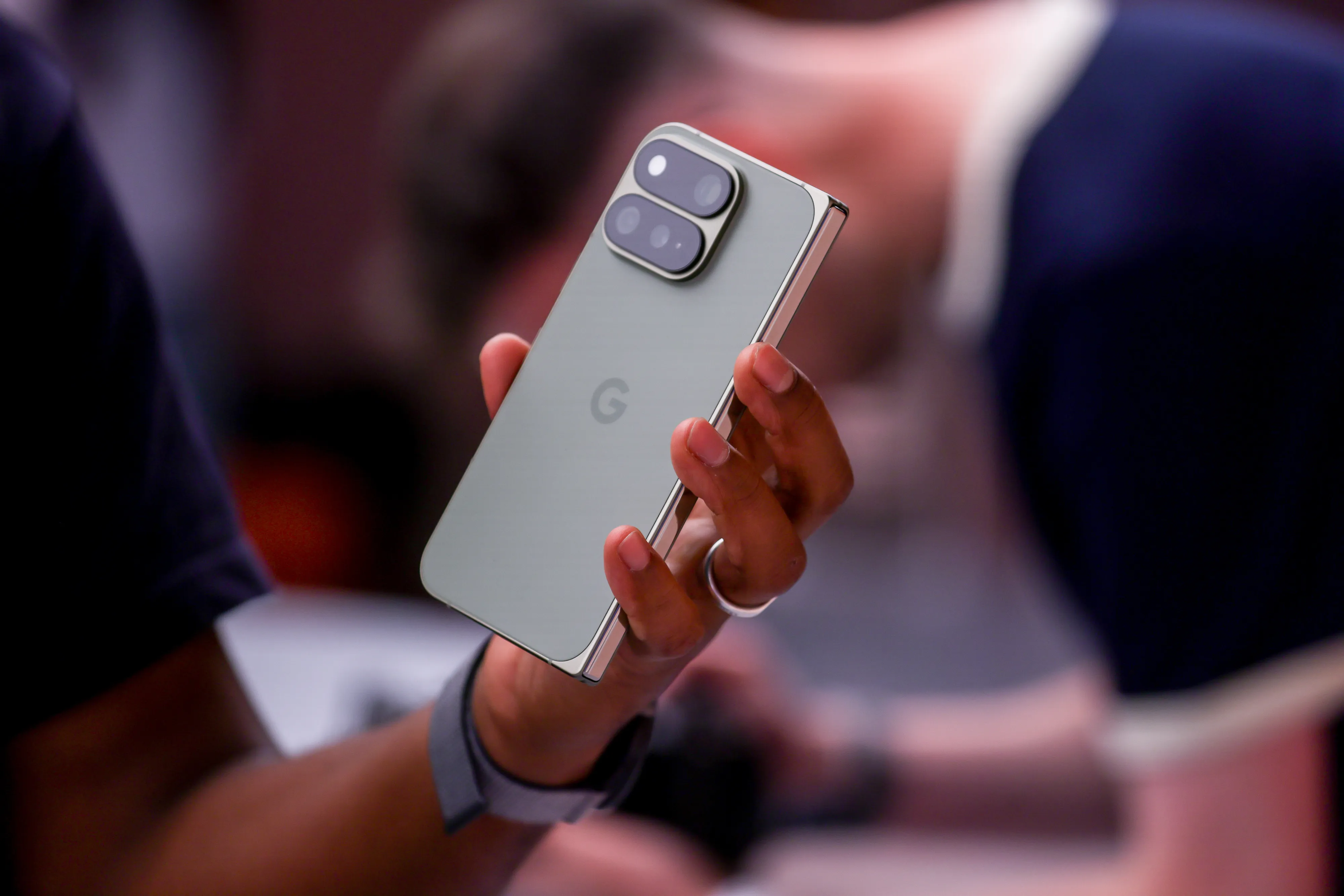 Google cho Gemini gọi điện thay người dùng trên Pixel 11
