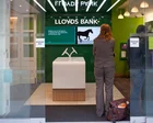 Lloyds Bank tiết lộ kế hoạch bốn năm, cắt 2 tỉ bảng và đầu tư mạnh vào AI