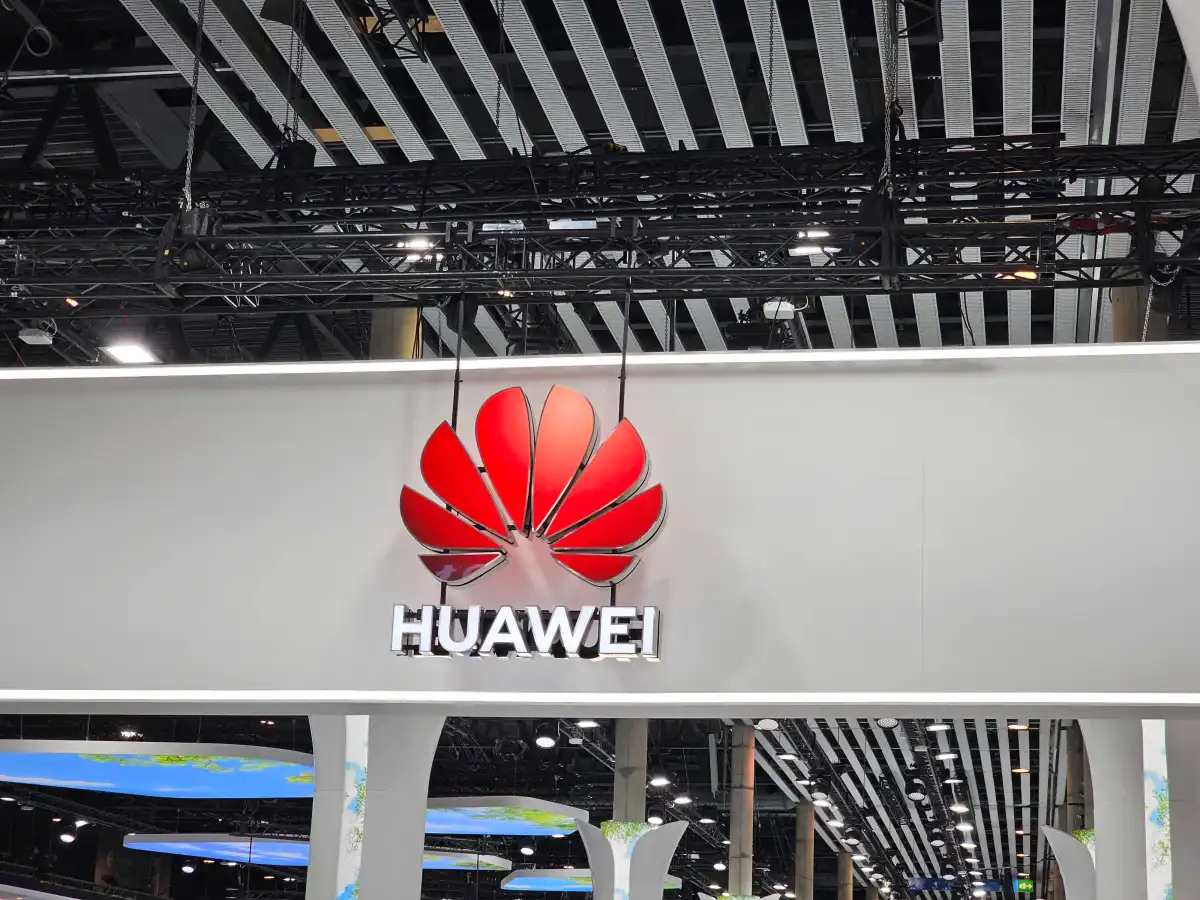 Huawei dời lịch ra mắt chip AI Ascend 960DT sang quý 1/2027
